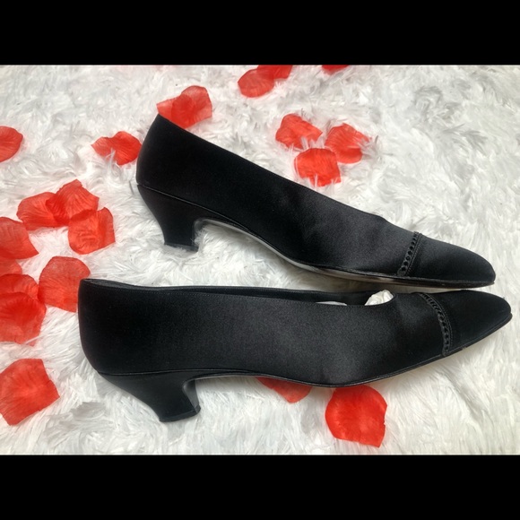 Stuart weitzmen - Picture 3 of 8